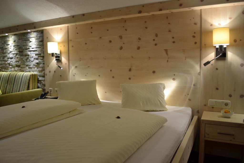 Pension Alpenperle Holzgau Exterior foto