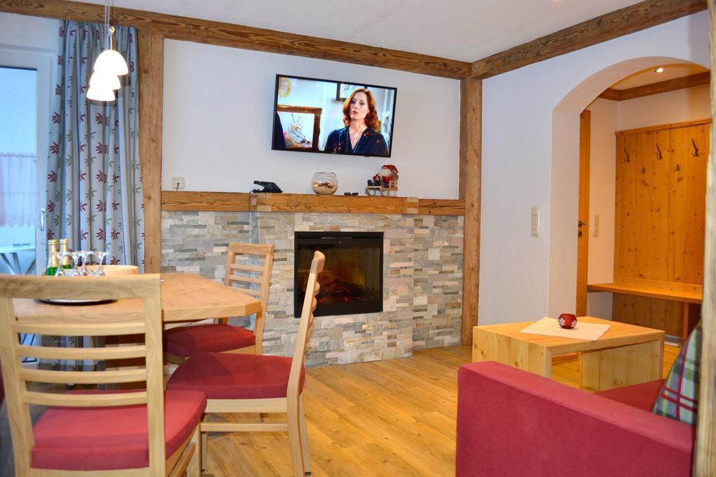 Pension Alpenperle Holzgau Exterior foto